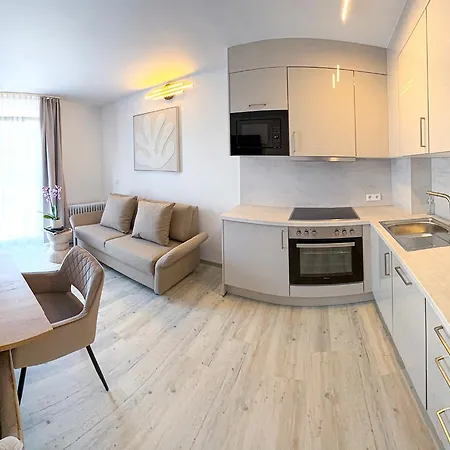 Hotel Ascona Frisch Renoviert In Bester Lage, Nahe Autobahn, Kurpark Und Classica